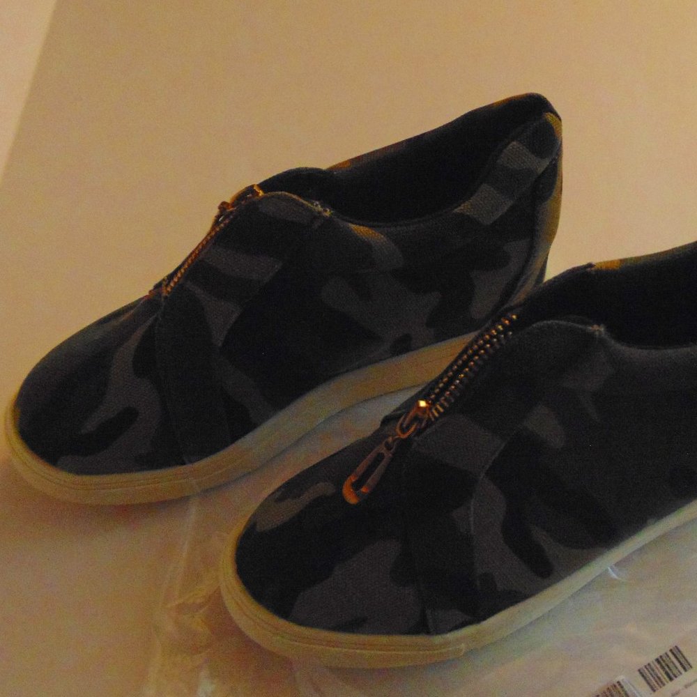 Camo Wedge Heel Zipper Sneaker - Green - *NIP Size 37